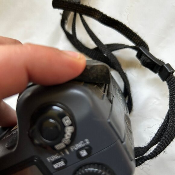 Nikon COOLPIX 995 3.2MP Digital Camera for parts / repair w/ manual - Picture 10 of 11